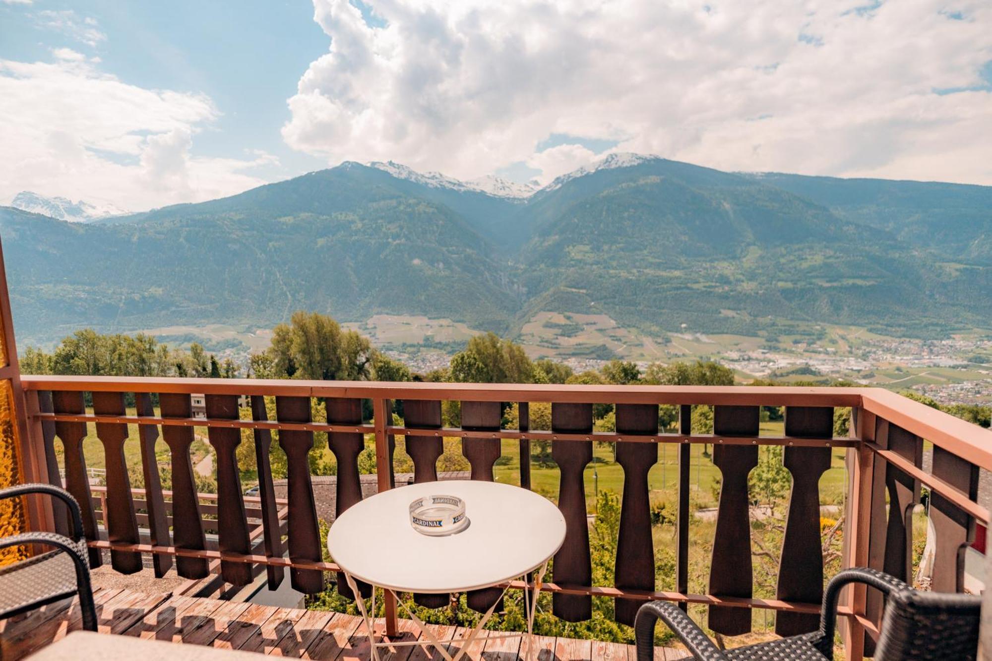 Отель Relais Fleuri Chermignon-d'en Bas Экстерьер фото